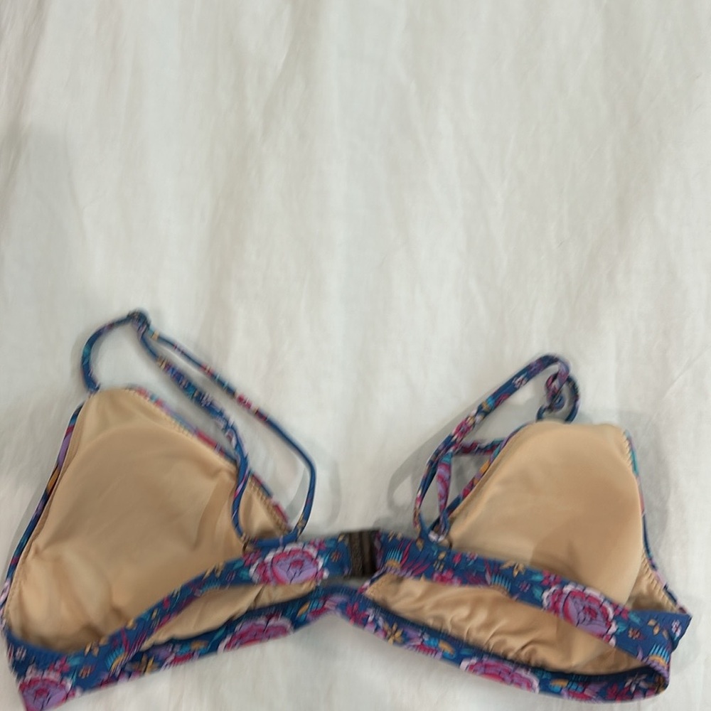 Bikini - Picture 3 of 5
